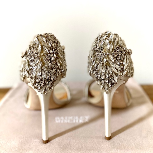 Badgley Mischka Satin Tampa Ivory Crystal Ankle Strap Stiletto Sandals N… - Picture 10 of 15